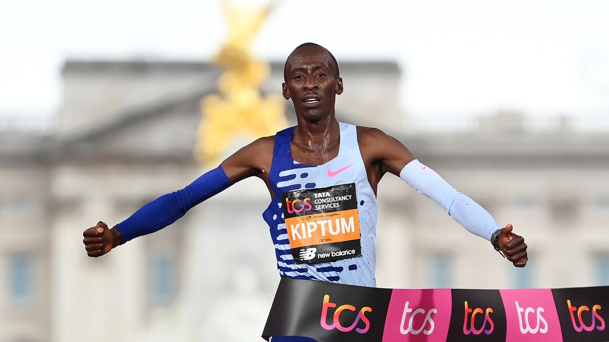 Kenyan Kiptum Breaks Marathon World Record_80.1