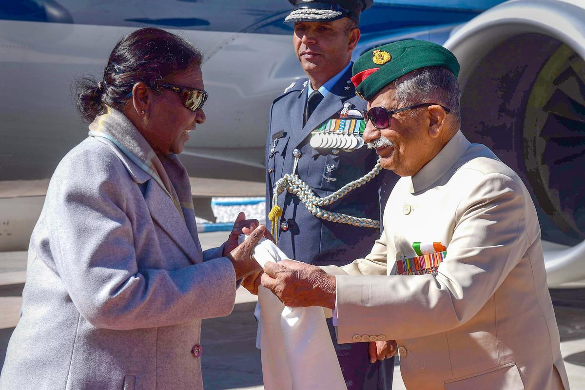 President Murmu Reached Ladakh For Her Maiden Two-Day Visit_80.1