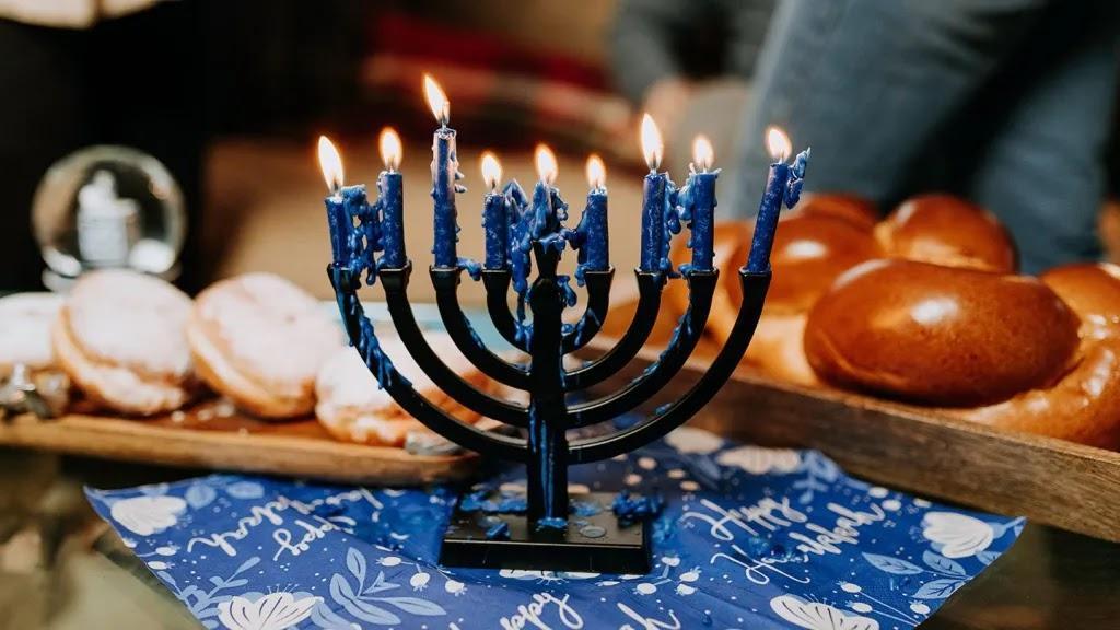 यहूदी त्योहार हनुक्का विश्व स्तर पर मनाया गया |_40.1