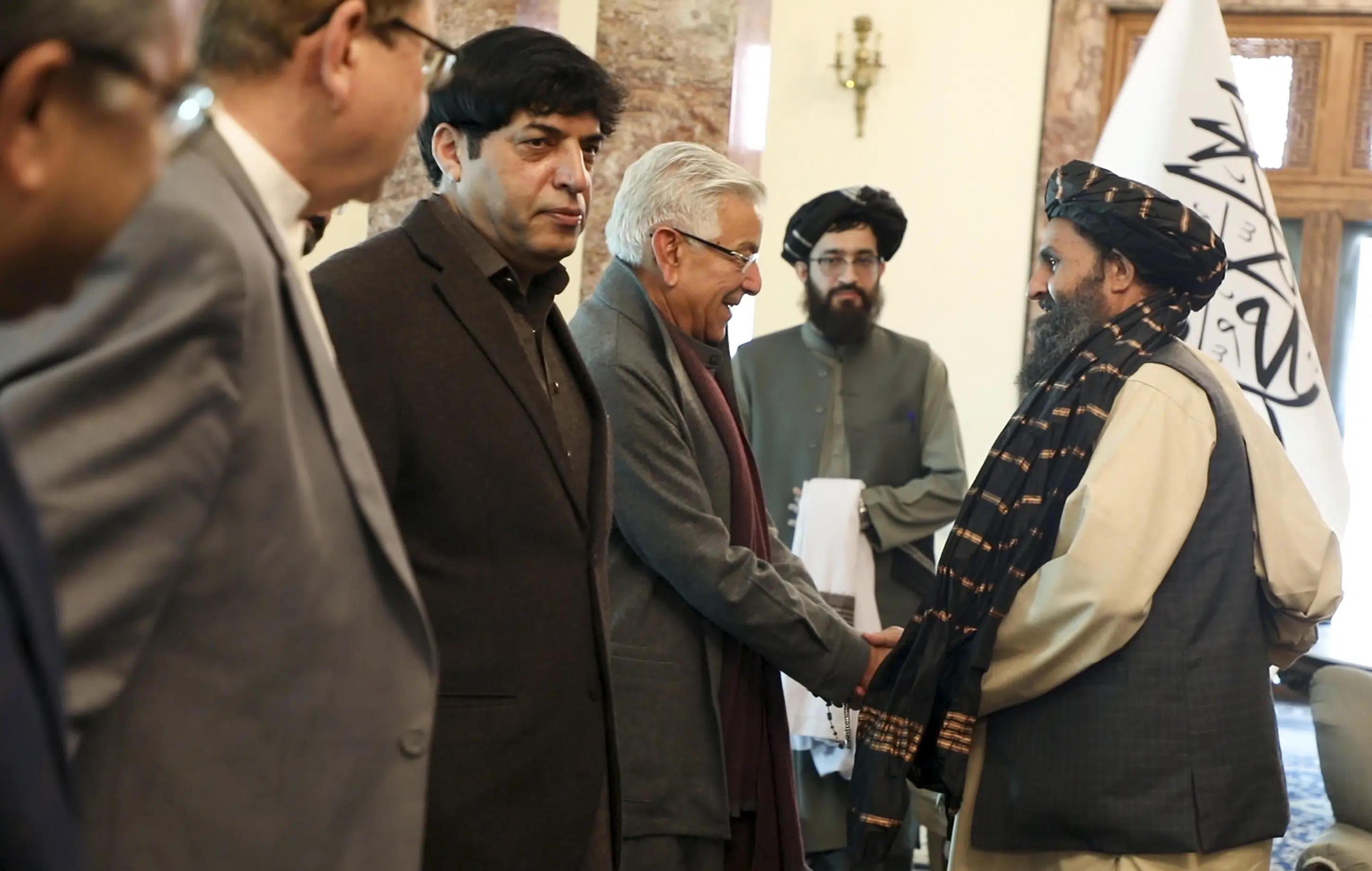 Trade resumes as Pakistan, Afghanistan reopen Torkham crossing_60.1