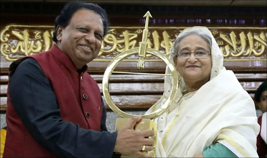 Bangladesh PM receives Dr Kalam Smriti International Excellence Award_40.1