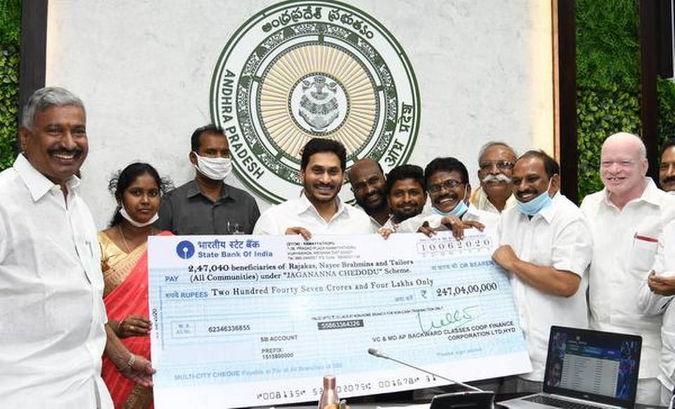 Andhra CM launches 'Jagananna Chedodu' scheme_50.1