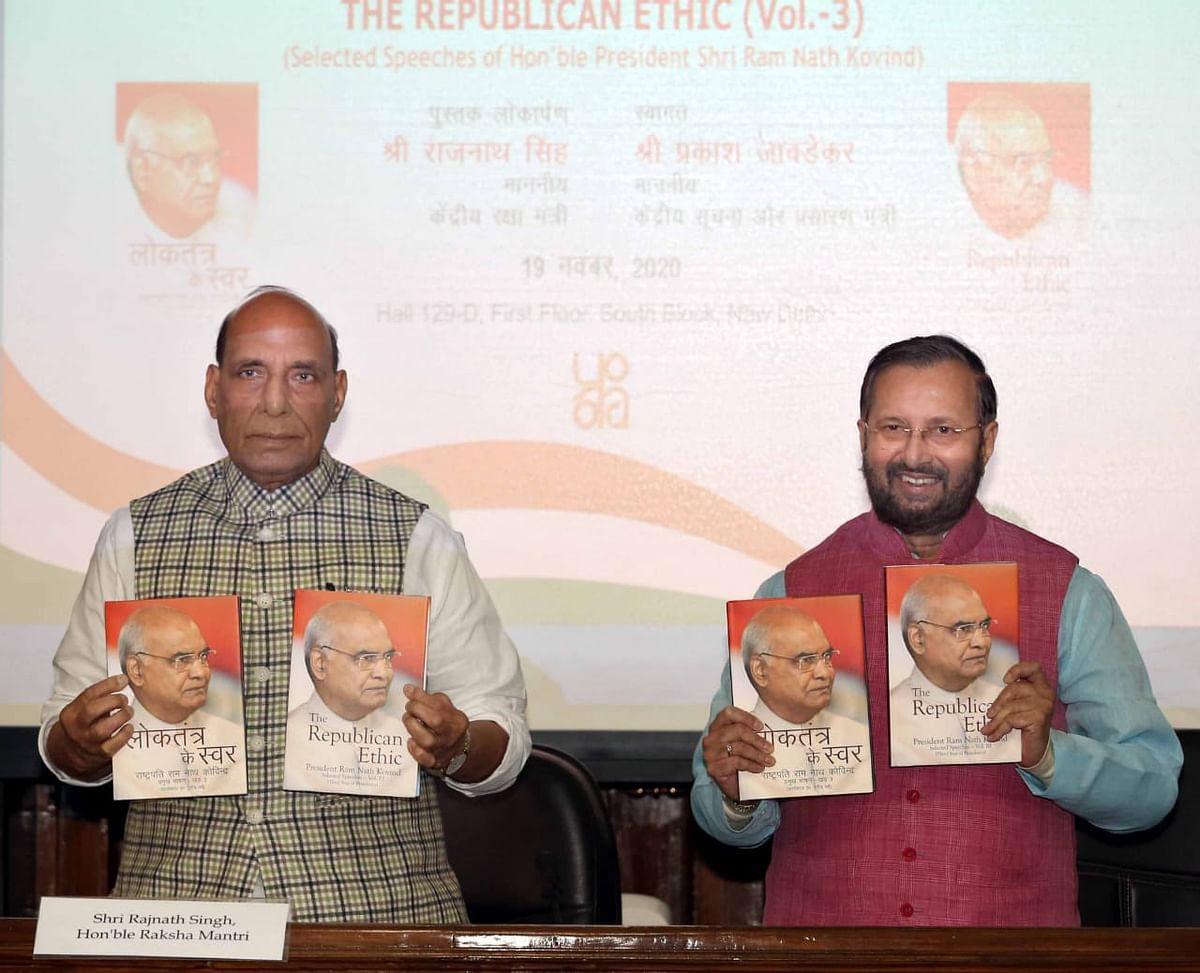 Defence Minister Rajnath Singh unveils two books_40.1