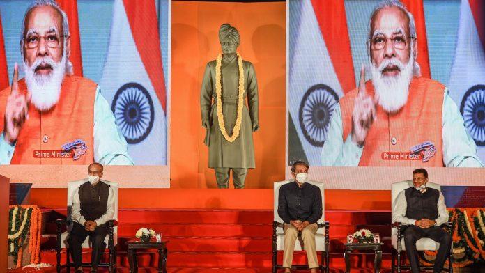 PM Narendra Modi unveils Swami Vivekananda's statue on JNU_50.1