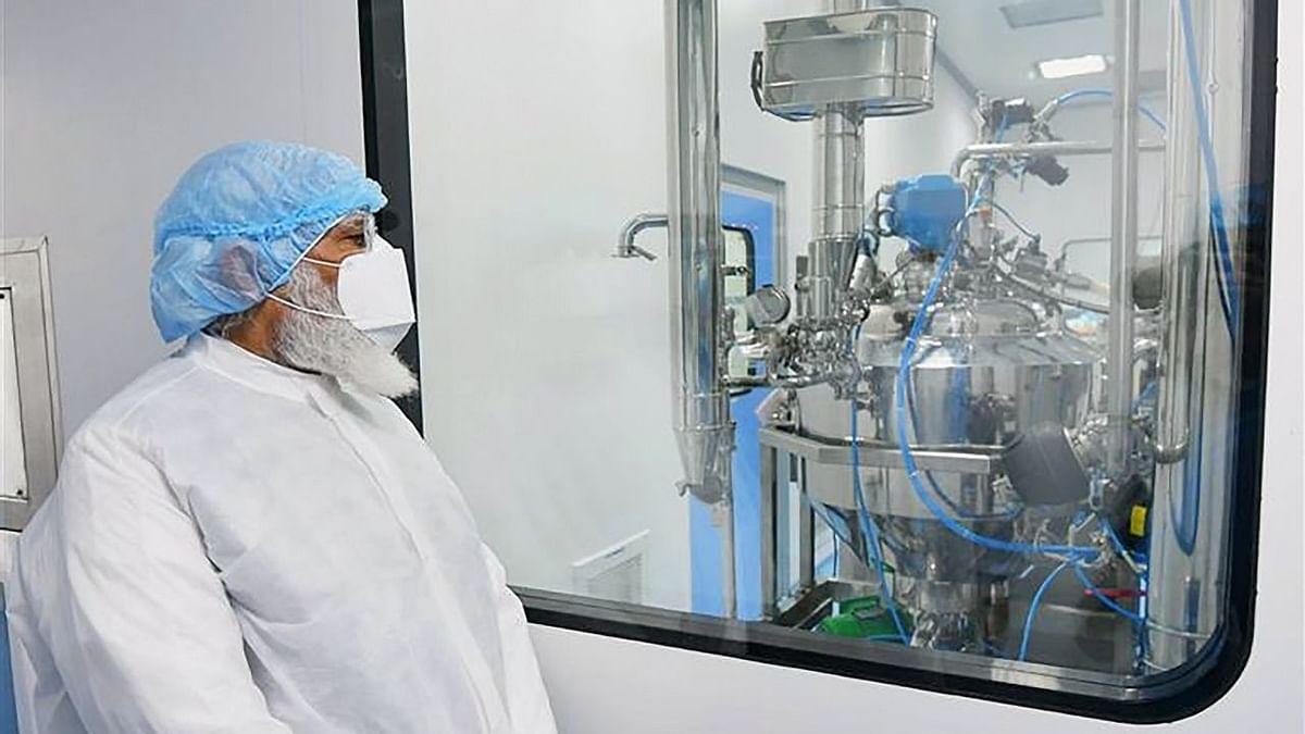 PM Modi visits 3 cities to review coronavirus vaccine development_50.1