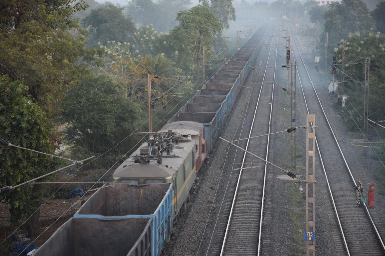 Indian Railways' longest freight train 'Vasuki' sets a new record_40.1