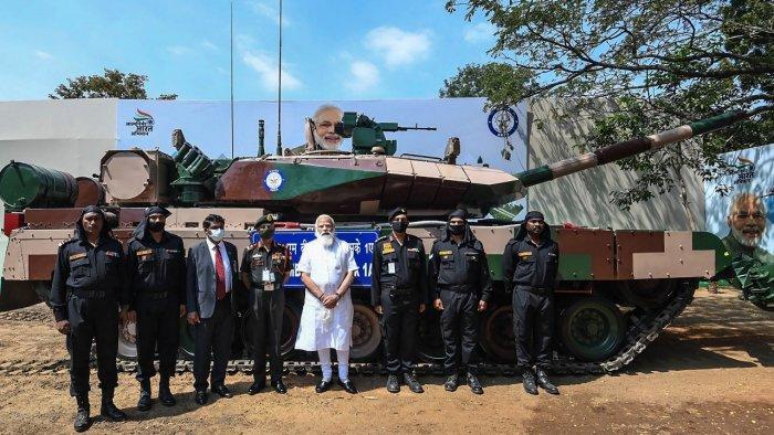 Prime Minister hands over indigenous Arjun Mk-1A tank to Army_40.1