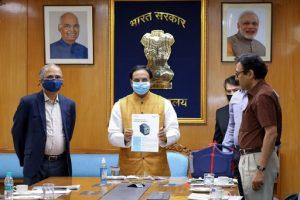Union Education Minister Ramesh Pokhriyal launches "NanoSniffer"_4.1