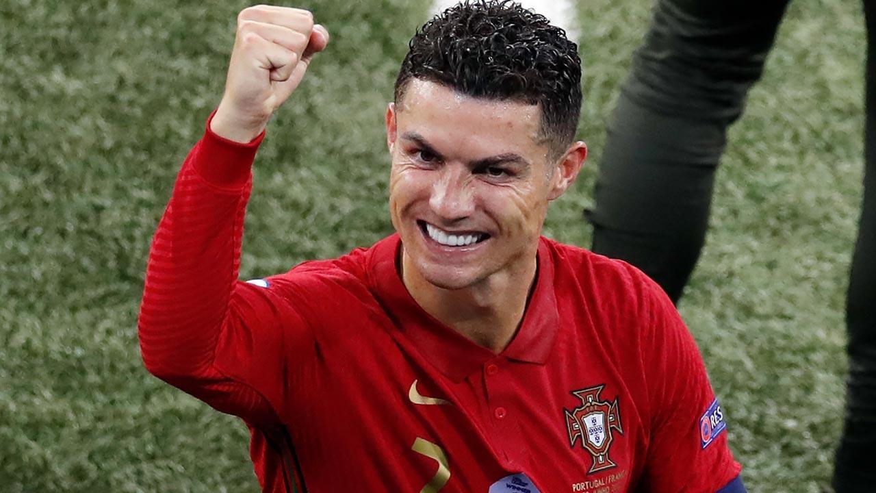 Cristiano Ronaldo becomes joint top-scorer in men's international football_40.1