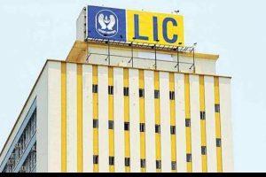 GoI extends superannuation age of LIC chairman to up to 62 years_40.1