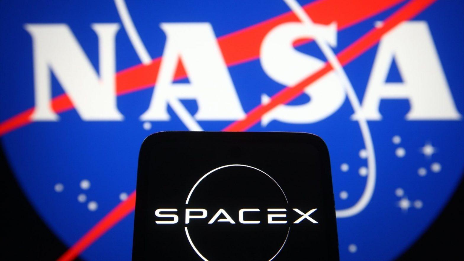 NASA selects SpaceX for Europa mission. नासाने युरोपा मोहिमेसाठी स्पेसएक्सची निवड केली