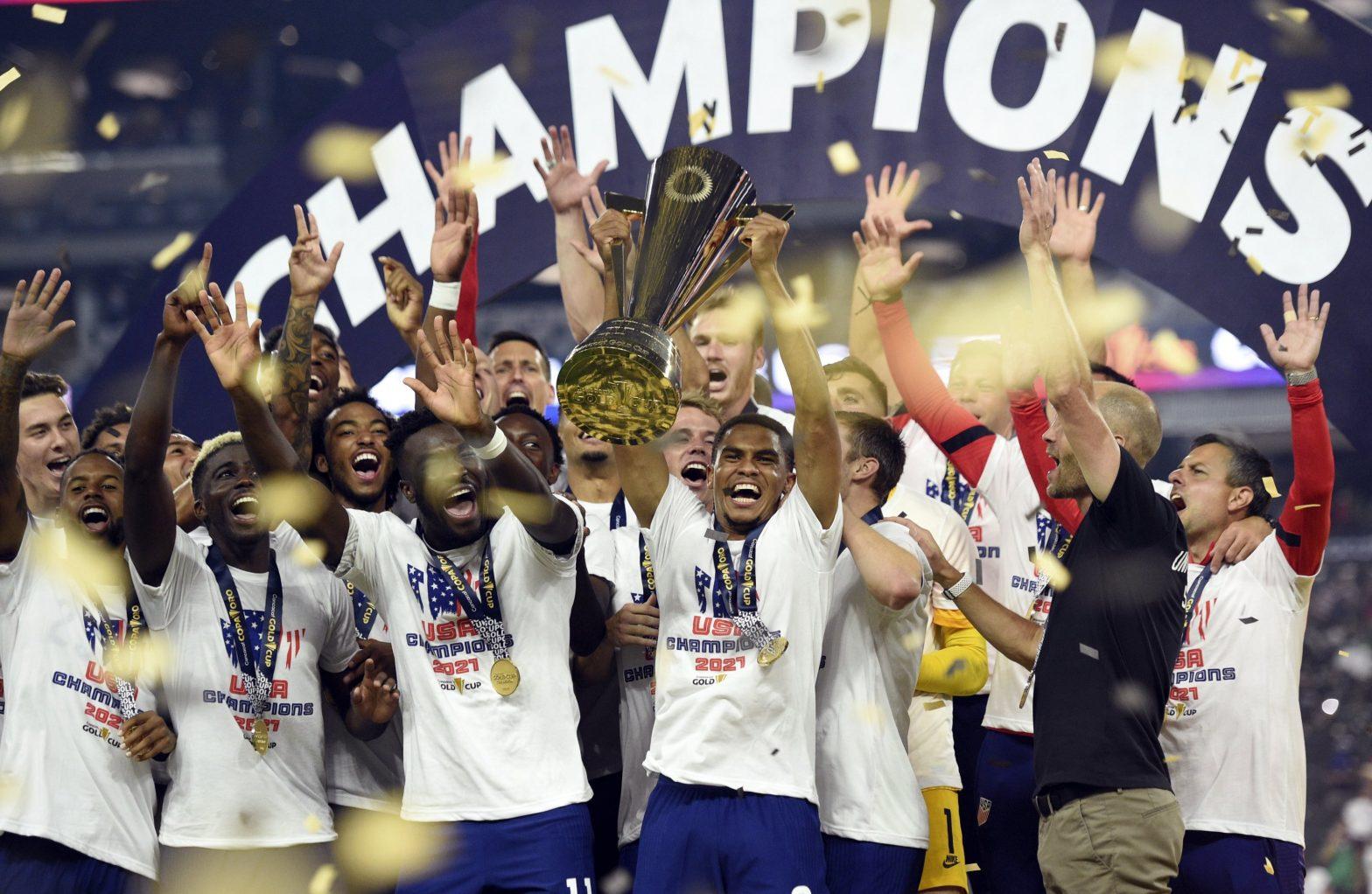 US clinches CONCACAF Gold Cup in football | अमेरिकेने फुटबॉलचा सीओएनसीएसीएएफ सुवर्ण चषक जिंकला