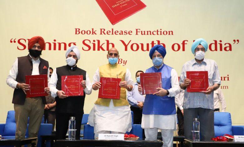 Rajnath Singh launches a book title 'Shining Sikh Youth of India'_30.1