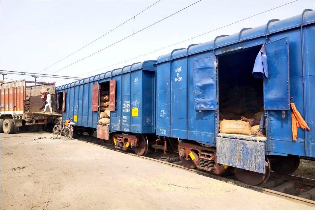 Railways launch two long haul freight trains 'Trishul', 'Garuda'_30.1