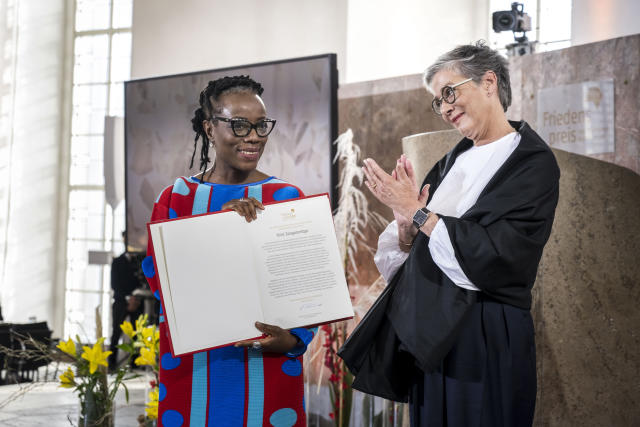 Tsitsi Dangarembga receives Peace Prize of the German Book Trade 2021_40.1
