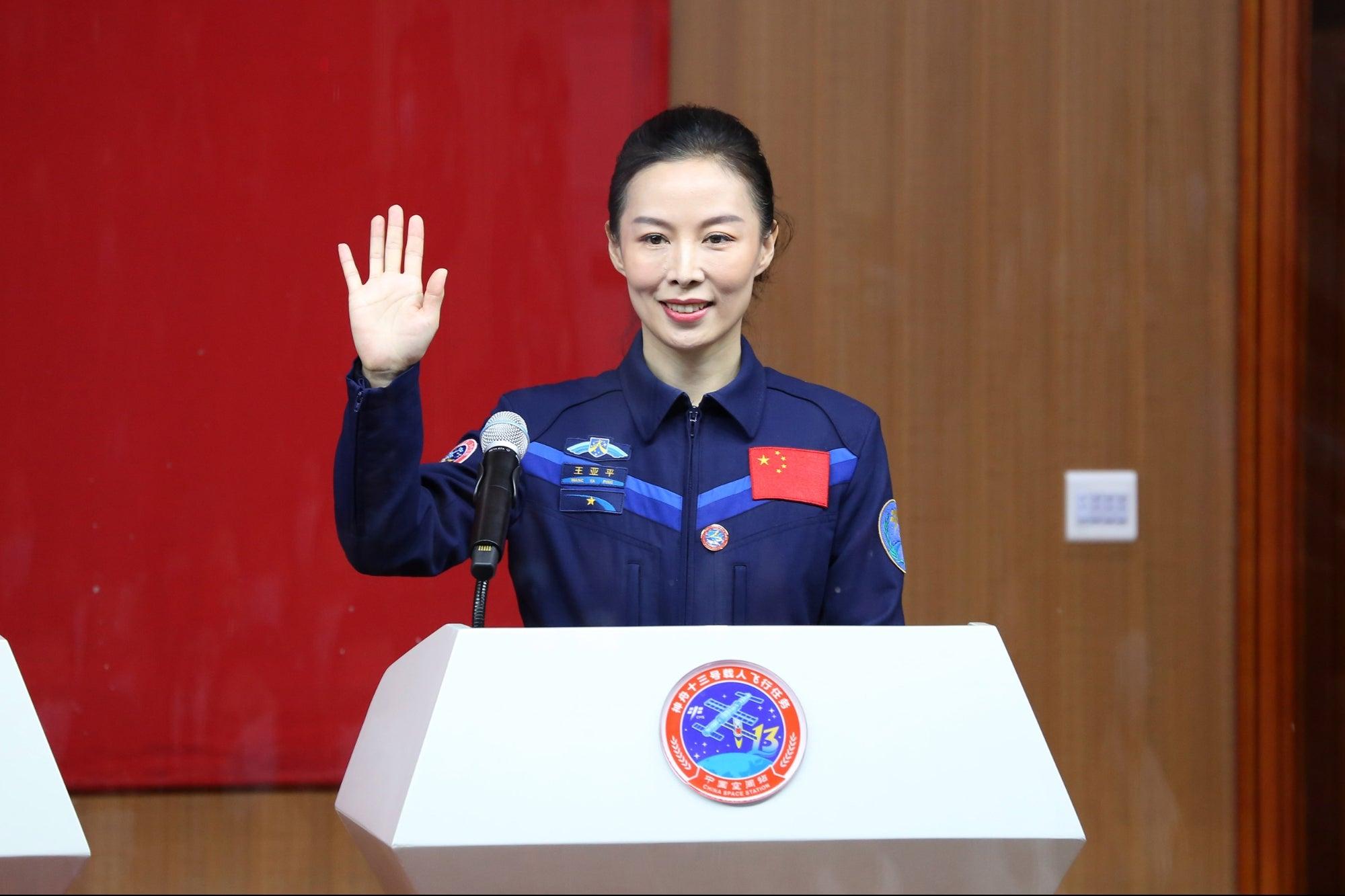 Wang Yaping becomes first Chinese woman astronaut to walk in space_30.1
