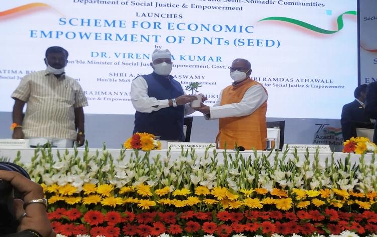 Social Justice Ministry launches Scheme for Economic Empowerment of DNTs_40.1