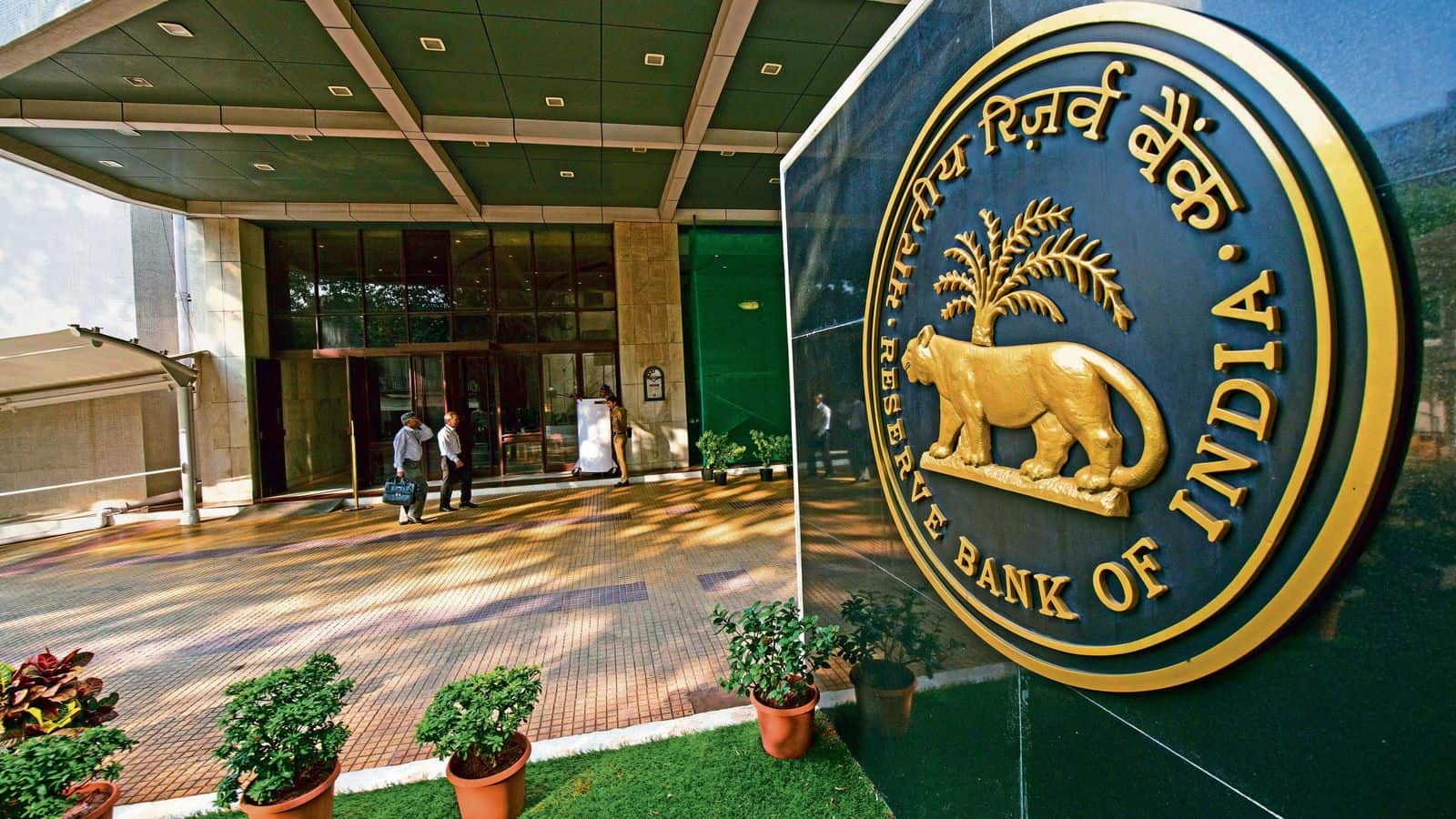 RBI announces dollar/rupee two-year sell buy swap auction_50.1