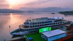 World's Biggest Electric Cruise Ship made its maiden voyage in China_4.1