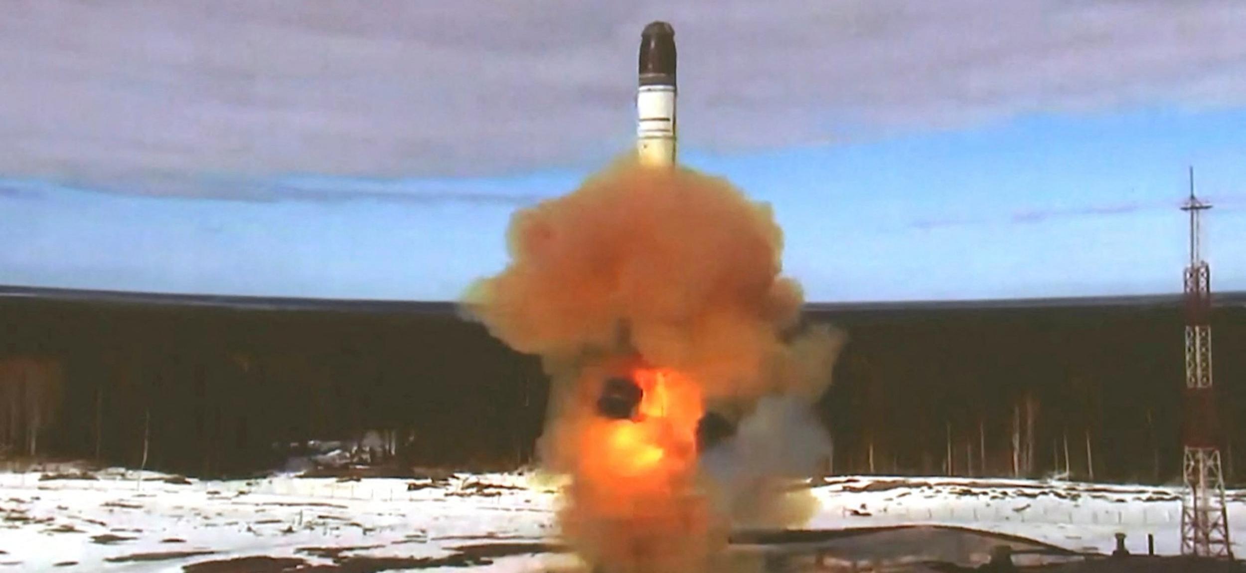 Russia test-fired the "RS-28 SARMAT," world's "most powerful" nuclear-capable intercontinental ballistic missile_50.1