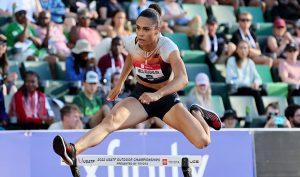 Olympic Champion Sydney McLaughlin breaks own 400m hurdles world record_4.1