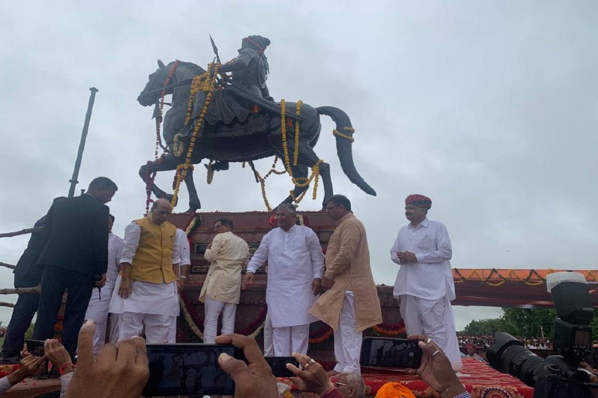 Defence Minister Rajnath Singh unveils statue of Marwari warrior Veer Durgadas Rathore