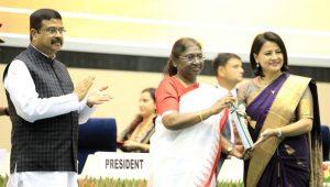 President Droupadi Murmu confers National Awards to distinguished teachers_4.1