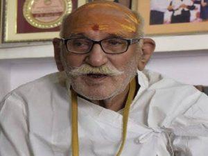 Sanskrit scholar Padmashree Acharya Ramayatna Shukla passes away_4.1