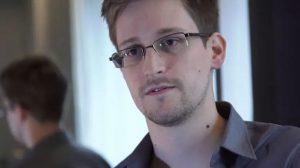 Vladimir Putin grants Russian citizenship to Edward Snowden_4.1
