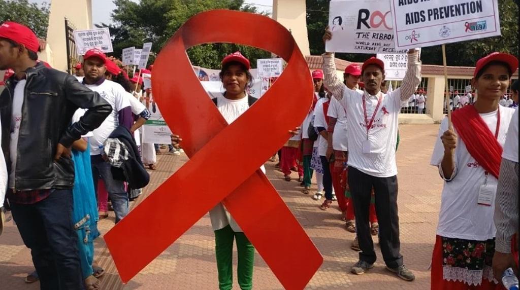 NACO forms Largest Human Red Ribbon Chain in Kalinga Stadium, Odisha_40.1