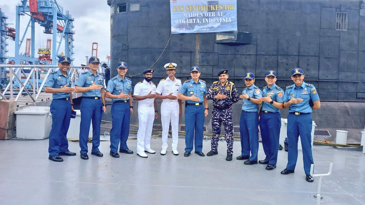 In a 1st, Indian submarine INS Sindhukesari docks in Indonesia_40.1