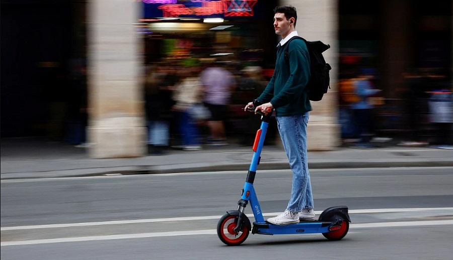 Parisians vote to ban e-scooters in hotly debated referendum_40.1