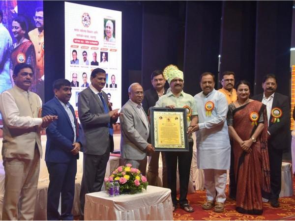 Nilesh Sambare honoured with the 'Maratha Udyog Ratna 2023' award_40.1