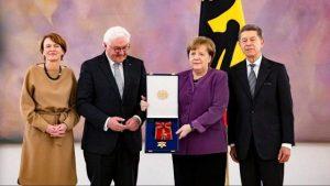 Angela Merkel receives Germany's highest honor_40.1