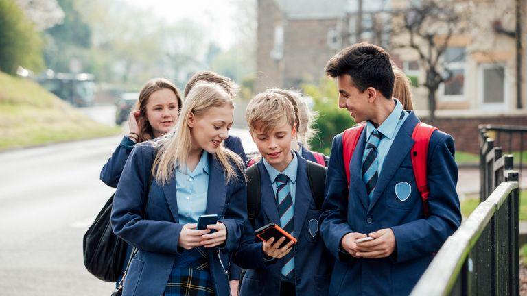 Why UNESCO wants a global smartphone ban in schools_50.1
