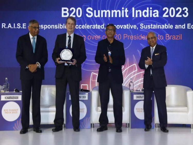 India Officially Hands Over B20 Presidency to Brazil_50.1