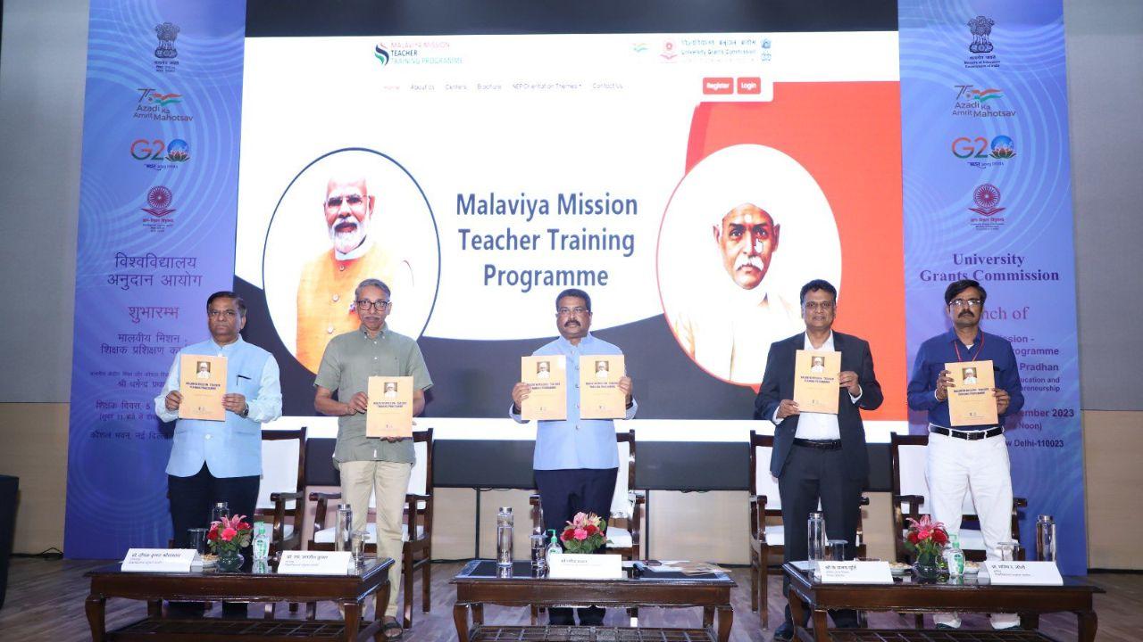 Shri Dharmendra Pradhan launches the Malaviya Mission_80.1