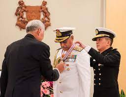 सिंगापुर ने भारत के पूर्व नौसेना प्रमुख लांबा को 'मेधावी सेवा पदक' से सम्मानित किया |_40.1