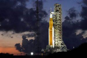 नासा ने चंद्रमा के लिए एक मिशन पर आर्टेमिस -1 रॉकेट लॉन्च किया |_30.1