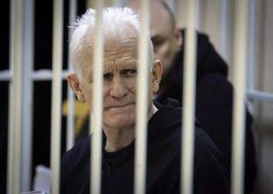 नोबेल पुरस्कार विजेता एलेस बियालियात्स्की को बेलारूस में 10 साल की जेल की सजा सुनाई गई है। |_3.1