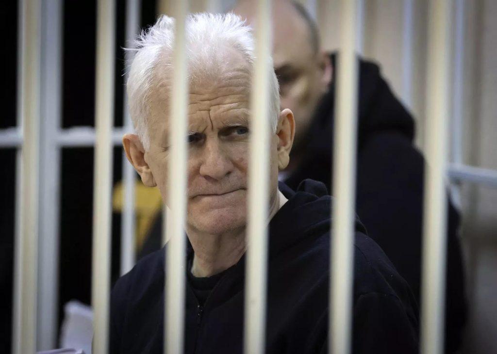 नोबेल पुरस्कार विजेता एलेस बियालियात्स्की को बेलारूस में 10 साल की जेल की सजा सुनाई गई है। |_20.1