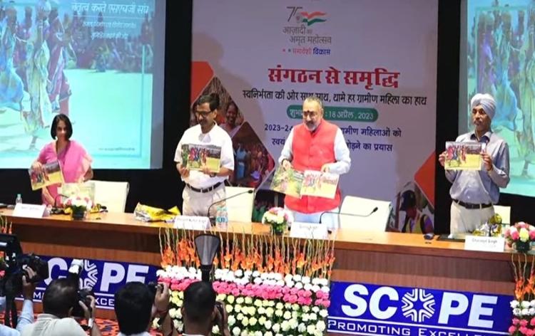 सरकार ने सीमांत ग्रामीण महिलाओं को एसएचजी नेटवर्क में लाने के लिए 'संगठन से समृद्धि' योजना शुरू की |_40.1