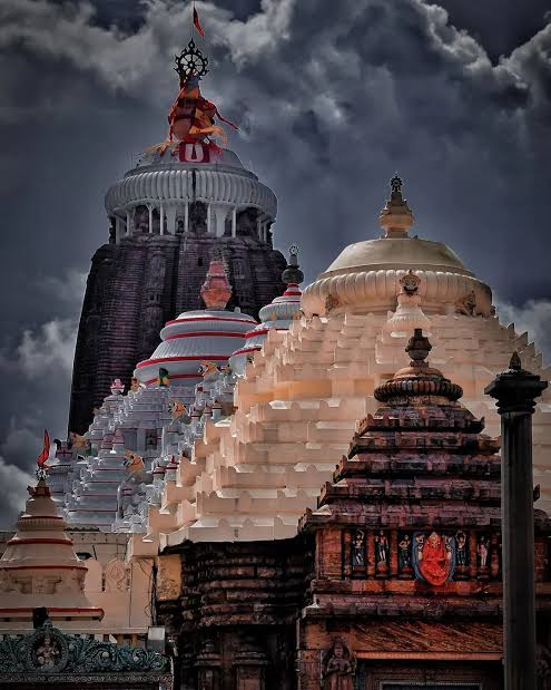 Top 10 Famous Temples in India- World Largest Hindu Temple_8.1