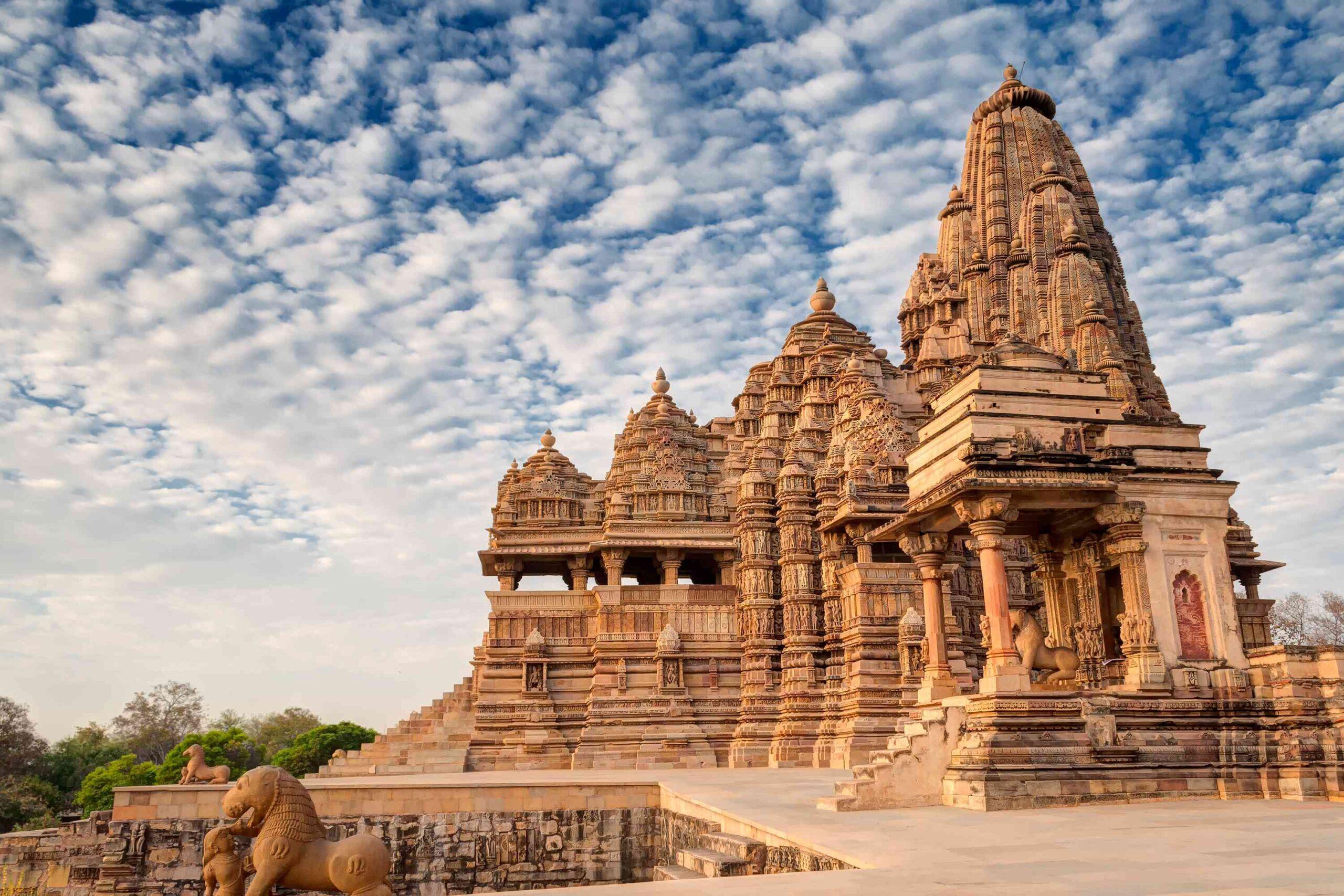 Top 10 Famous Temples in India- World Largest Hindu Temple_20.1