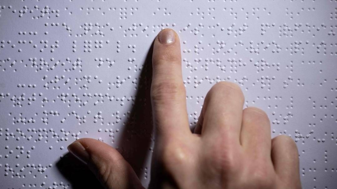 കാഴ്ചപരിമിതിയുള്ളവർ‍ക്ക് ആശയവിനിമയത്തിനായി തുടങ്ങിയ സംവിധാനം ; ബ്രെയിൽ ലിപിയുടെ ചരിത്രം, louis braille day, history of louis braille, braille system, braille history, braille ...