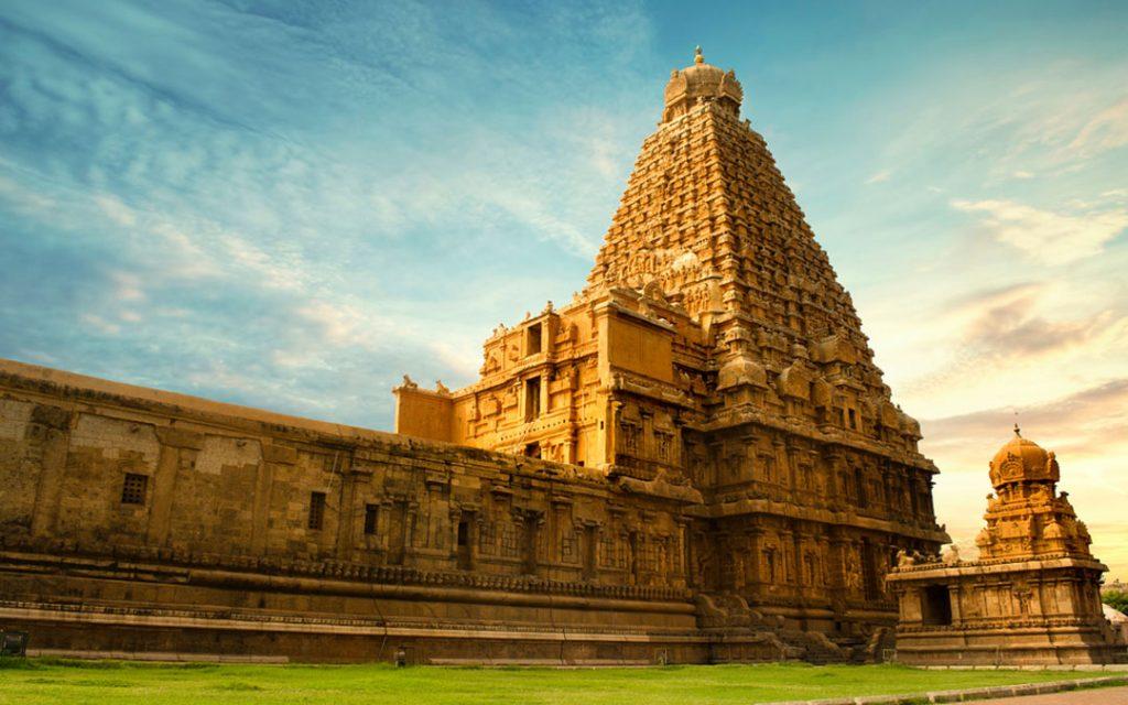 Thanjavur Brihadeeshwarar Temple-Heritage sites Of Tamil Nadu